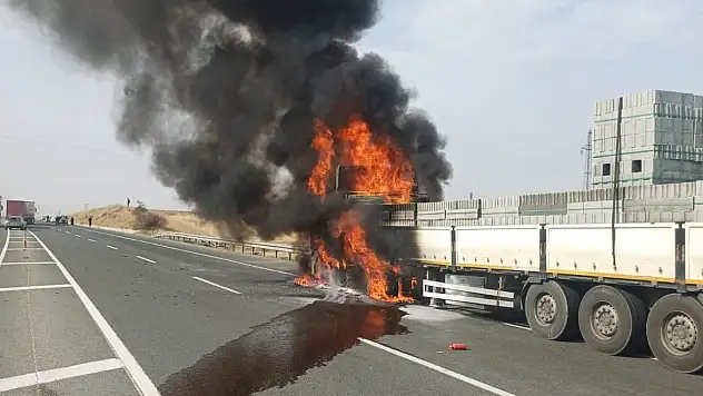 Malatya-Elazığ Karayolu'nda tır yangını
