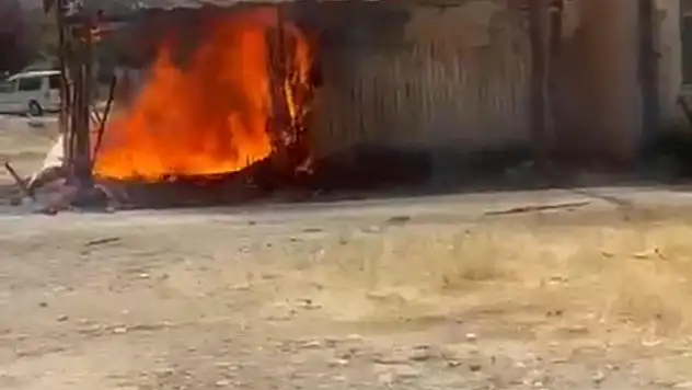 Metruk evde piknik tüpü patladı, yangın çıktı