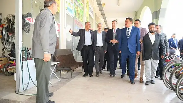 'Milletvekili Tüfenkci ve Başkan Gürkan, tellal pazarı alanında incelemelerde bulundu'