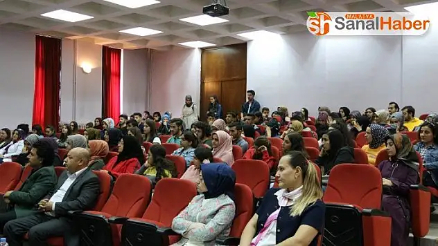 Niyazi Mısri anılıyor