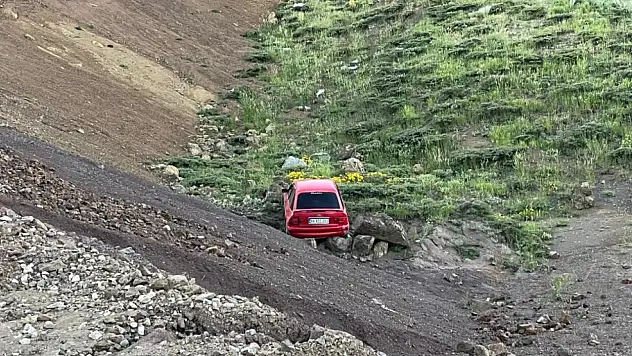 Otomobil şarampole yuvarlandı: 2'si çocuk 7 yaralı