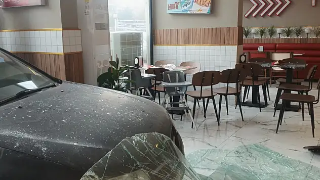 Otomobili ile Dönerciye geldi