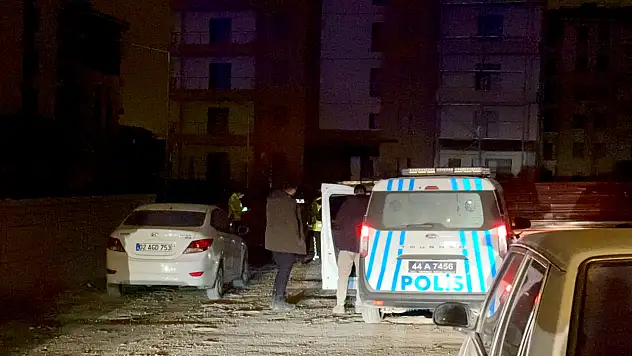 Polisten Kaçan Ehliyetsiz Sürücü Duvara Çarparak Yaralandı