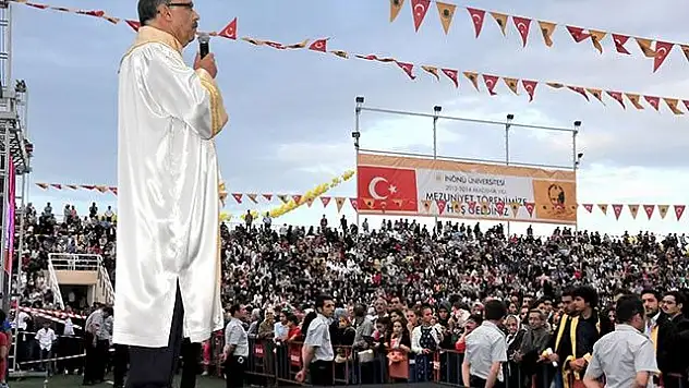 ARAPGİR MYO 200 ÖĞRENCİ MEZUN VERDİ