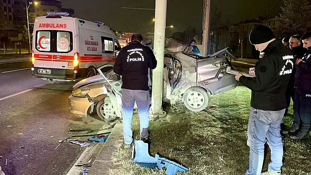 Malatya'da Feci Kaza Trambüs Direğine çarpan otomobilde bir kişi öldü