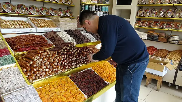Zirai donun vurduğu kayısıda fiyatlar kırmızı eti geçti