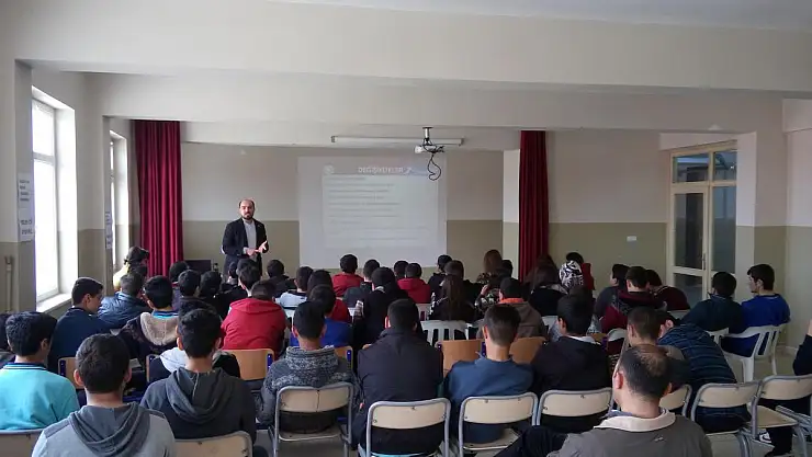 POLİS AMCALAR OKULLARDA EĞİTİME DEVAM EDİYOR 