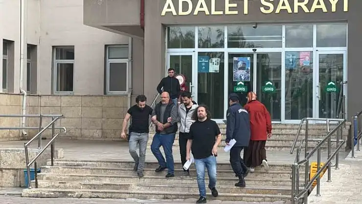 '1 kişiyi öldürüp 1 kişiyi yaraladı, mahkemede ise susmayı tercih etti'
