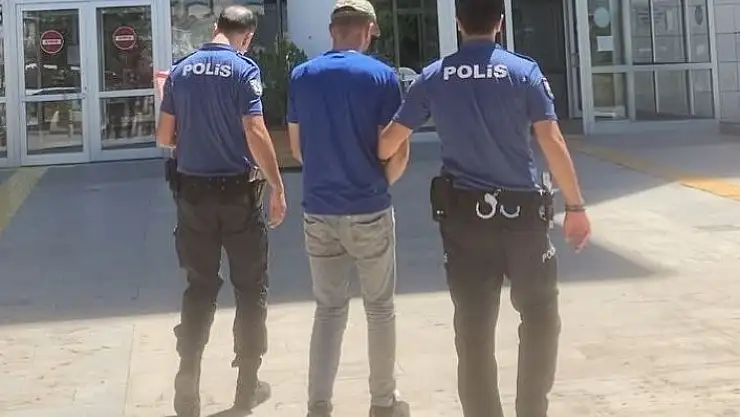 '10 suç kaydı bulunan şüpheli hırsızlık yapınca yakayı ele verdi'
