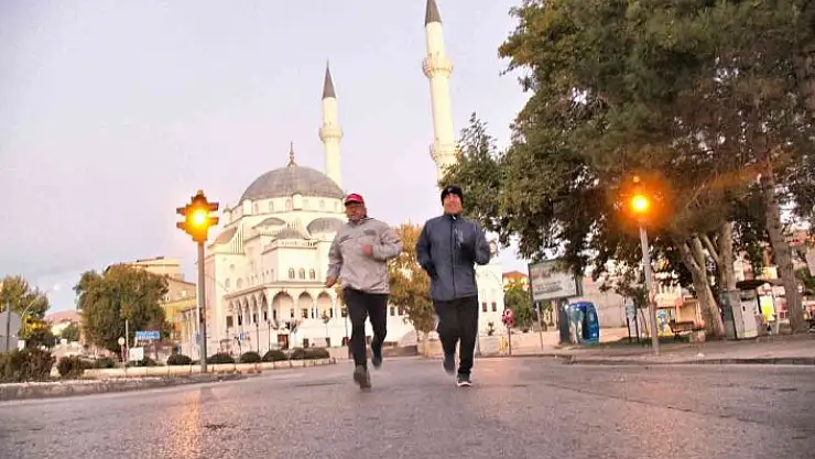 '10 yıldır 17 kilometre koşuyorlar'