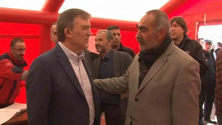 '11. Cumhurbaşkanı Abdullah Gül´den çadır kente ziyaret'