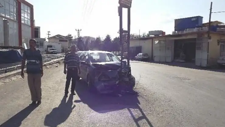 Malatya'da Direğe Çarpan Sürücü Şikayetçi Oldu