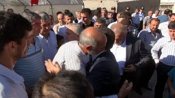 Bakan Güllüce Şehit Evini Ziyaret Etti