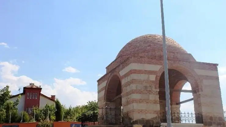  Kanlı Kümbete Osmanlı ve Selçuklu Askerlerinin Resimleri Asıldı