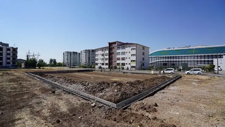 '15 Semt sahası için ilk kazma vuruldu'