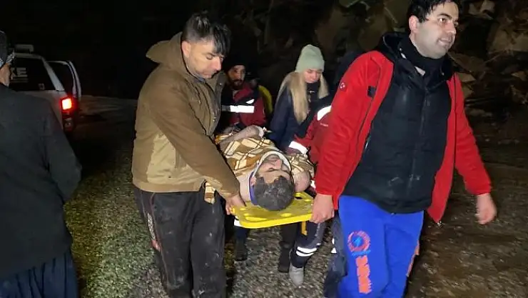 '16 saat sonra otel enkazından kurtarıldı'