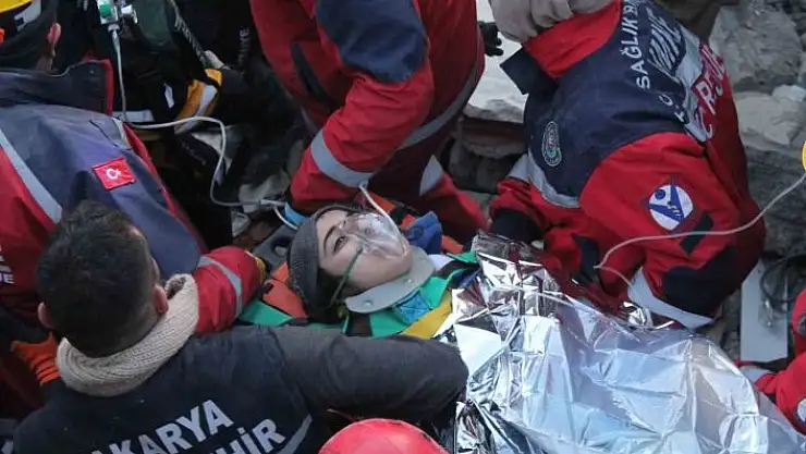 '16 yaşındaki Hedil´in ilk sözü `iyiyim´ oldu, 134 saat sonra kurtarıldı'