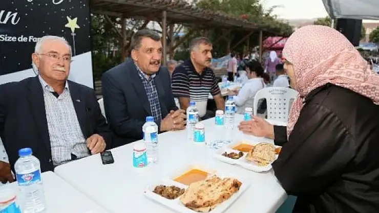 'Gürkan: Iftar Çadırı'na Gelen Herkes Baş Tacımızdır'''