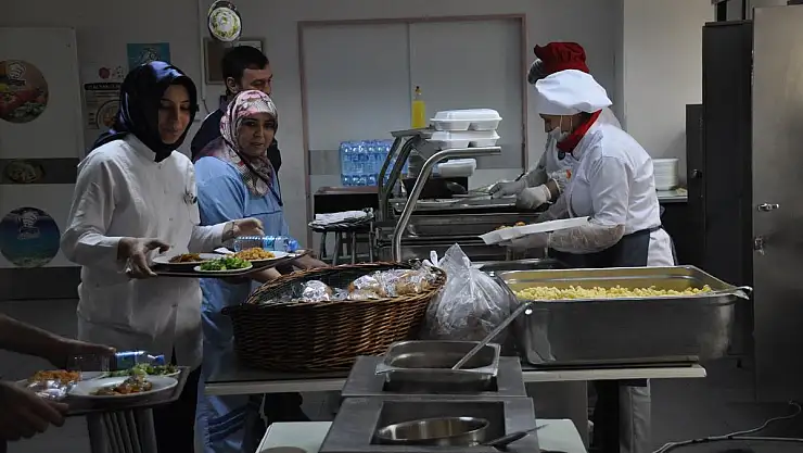 DEVLET HASTANESİ'NDE MAKARNA ŞOV