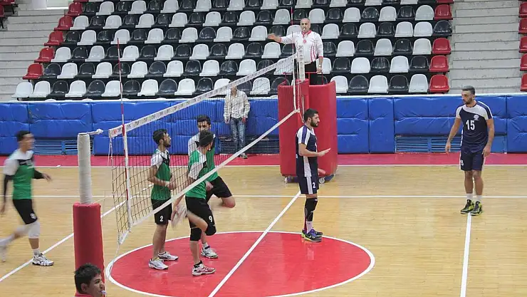 BÜYÜKŞEHİR BELEDİYESPOR SAHASINDA LİDERE YENİLDİ 