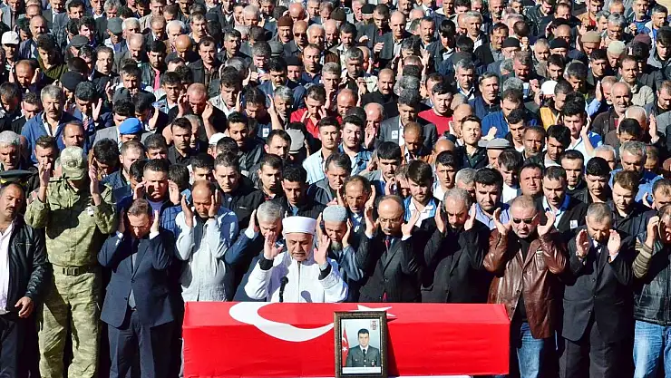 ŞEHİDİ BİNLERCE VATANDAŞ UĞURLADI