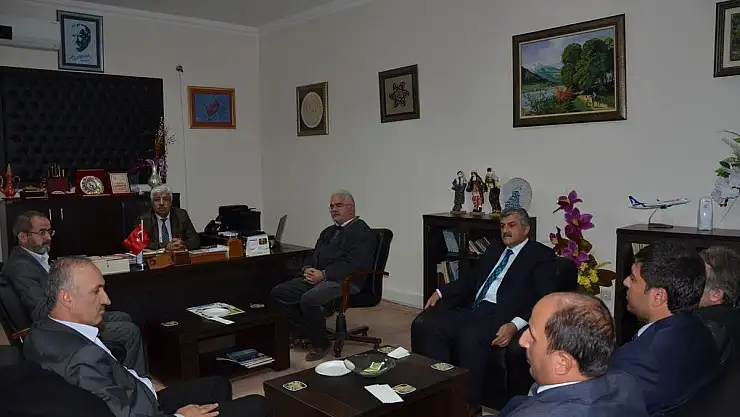 BÜYÜKŞEHİR´DEN ÖĞRETMENLERE KİTAP HEDİYESİ