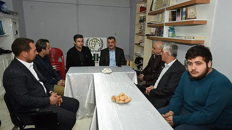 BAŞKAN GÜRKAN, İHH´YI ZİYARET ETTİ