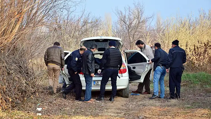 POLİSTEN KAÇAN ŞÜPHELİ ARAÇ TERK EDİLMİŞ OLARAK BULUNDU