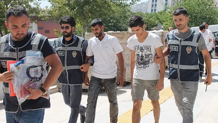 'İki evden hırsızlık yapan 4 şüpheli yakalandı'