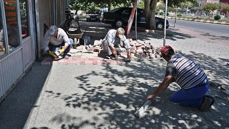 'Gölbaşı Belediyesi Atatürk Bulvarında kaldırım tadilatına başladı'