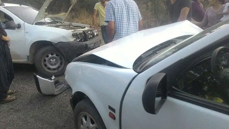 Malatya'da İki otomobil kafa kafaya çarpıştı: 5 yaralı