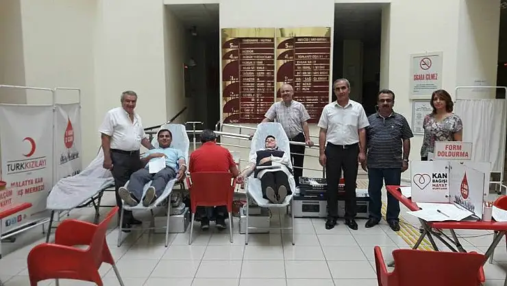Malatya'da Sağlık çalışanlarından kan bağışı