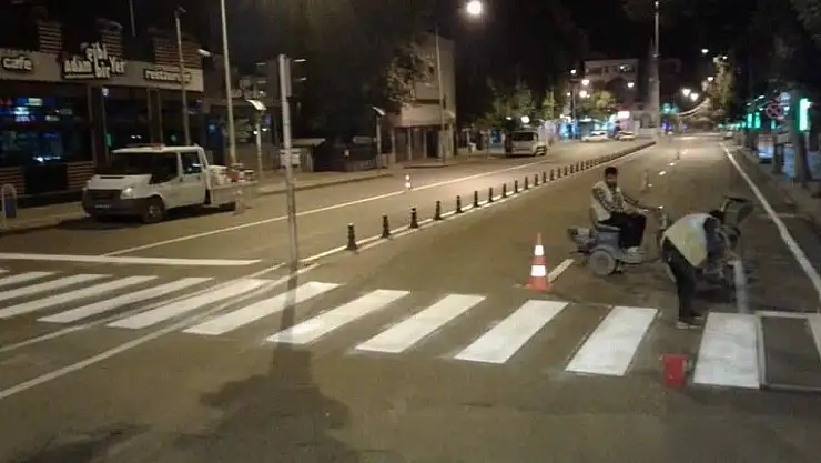 'Adıyaman Belediyesi yaya geçidi çizgilerini yeniledi'