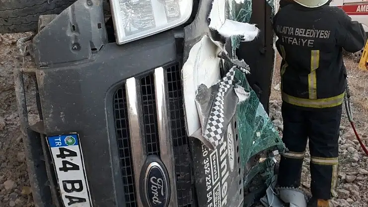 Malatya'daPikap şarampolden yuvarlandı: 1 yaralı