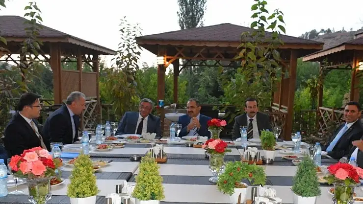 Vali Kaban´dan kaymakamlara veda yemeği