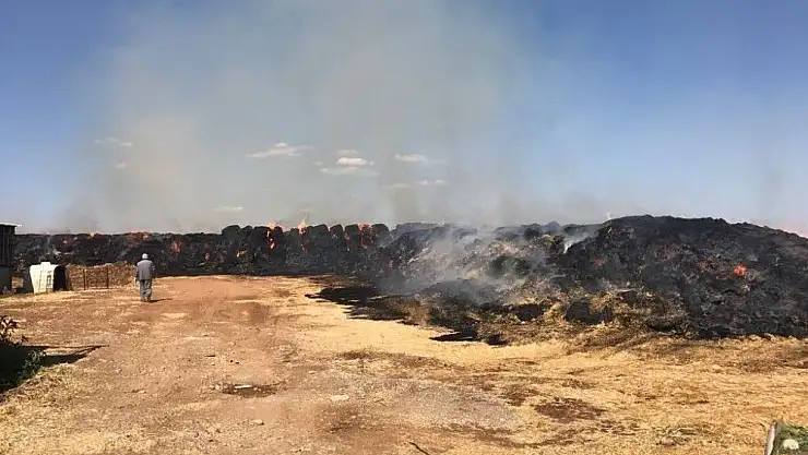 '225 ton saman kül oldu'