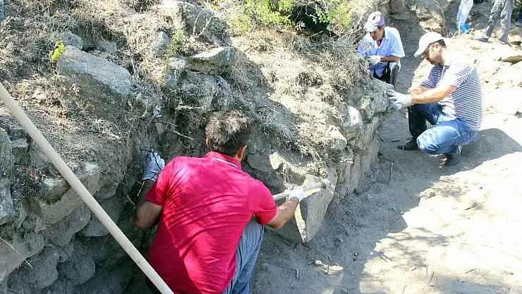 'Elazığ´da 3 bin yıllık Urartu kalesi bulundu, çalışmalar başladı'
