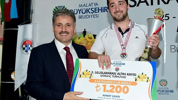Altın kayısı satranç turnuvası sona erdi