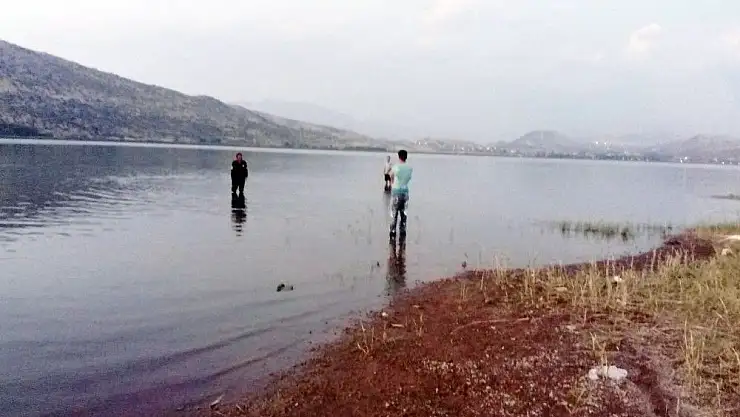 'Suriyeli 2 genç gölde kayboldu'
