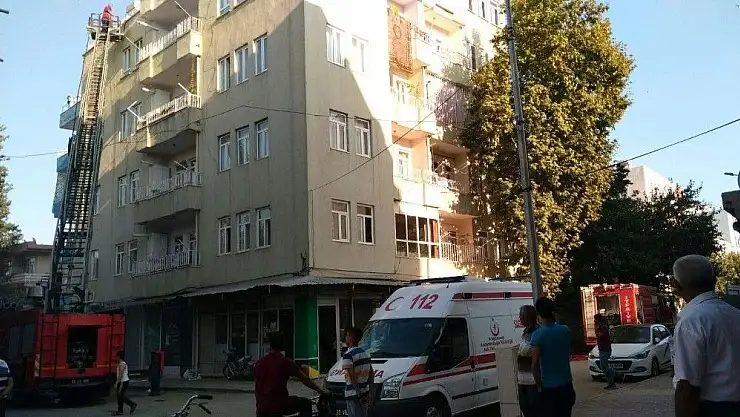 'Binanın çatı katında yangın çıktı'