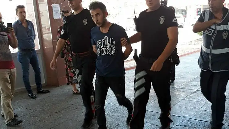 'Otomobilin camlarını kırıp çanta çalan şüpheli yakalandı'