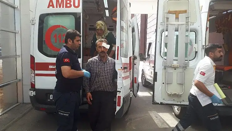 'Otomobil şarampole yuvarlandı: 2 yaralı'