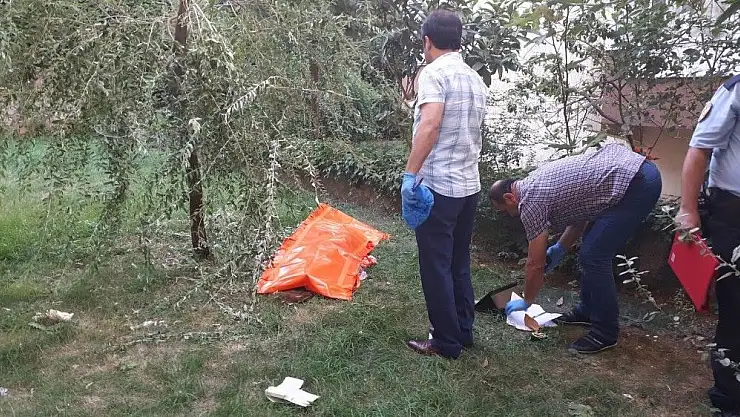 'Balkondan düşen genç kız öldü'