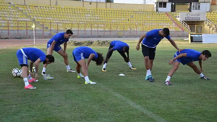 'Ertuğrul Sağlam Ülkemizde futbolcu yetiştiremiyoruz'''