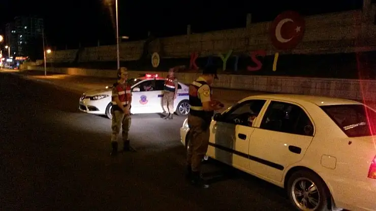 Malatya'da Jandarmadan tatilcilere trafik uygulaması