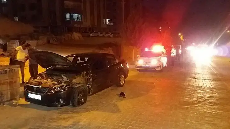 'Besni´de 2 otomobil çarpıştı: 1 yaralı'
