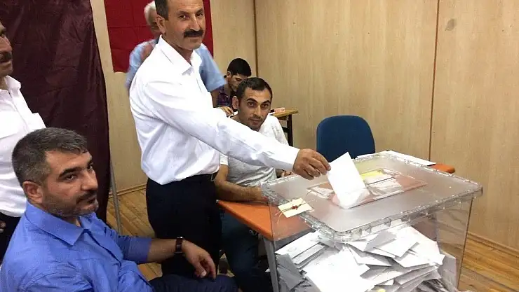 'AK Parti Tut İlçe Kongresinde 2 aday yarıştı'