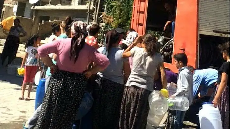 'Susuz köylere itfaiye ile su taşınıyor'