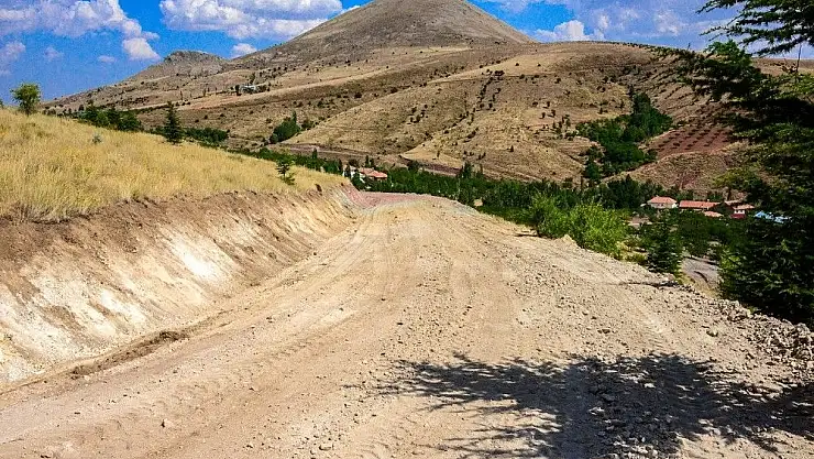 'Büyükşehir Kuluncak´ta yol çalışmalarına hız verdi'