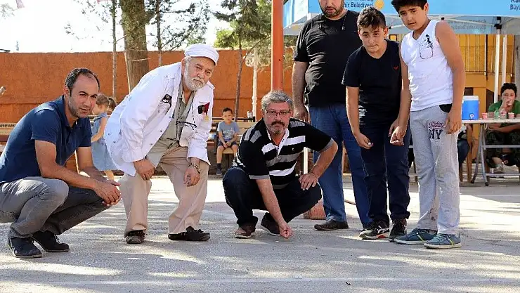 'Çocukları teknolojinin zararlarından geleneksel oyunlarla koruyorlar'